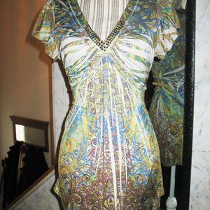 APT 9 PATTERN TOP GREEN BLUE 7 WHITE SIZE M NEVER WORN POLYESTER SPANDEX